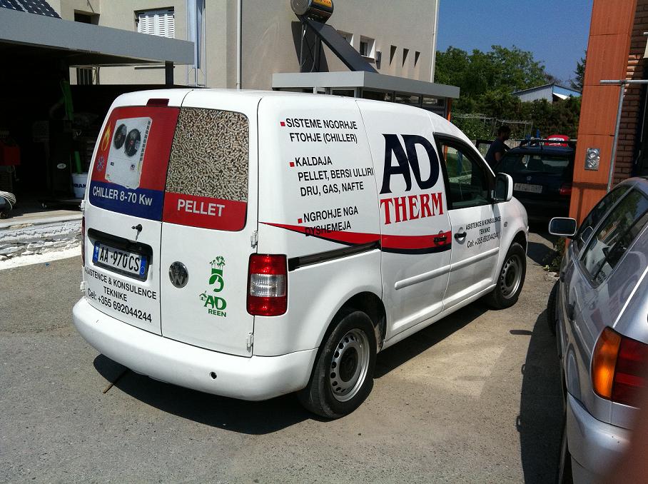 Το φορτηγό του υποκαταστήματος της ADTHERM στην Κορυτσά "ντυμένο" με το λογότυπο της εταιρίας