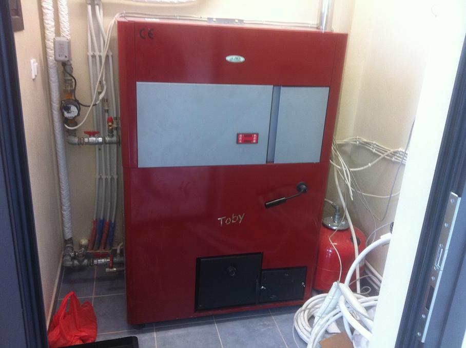 O αυτόματος compact λέβητας πέλλετ TOBY 20 KW