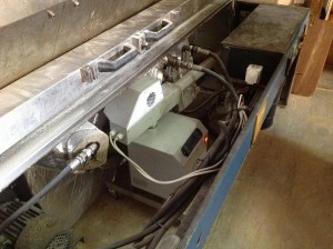 Ο καυστήρας πέλλετ εγκαταστάθηκε στο μπροστινό μέρος του κυκλοθερμικού φούρνου και συνδέθηκε με οριζίντιο κοχλία τροφοδοσίας
